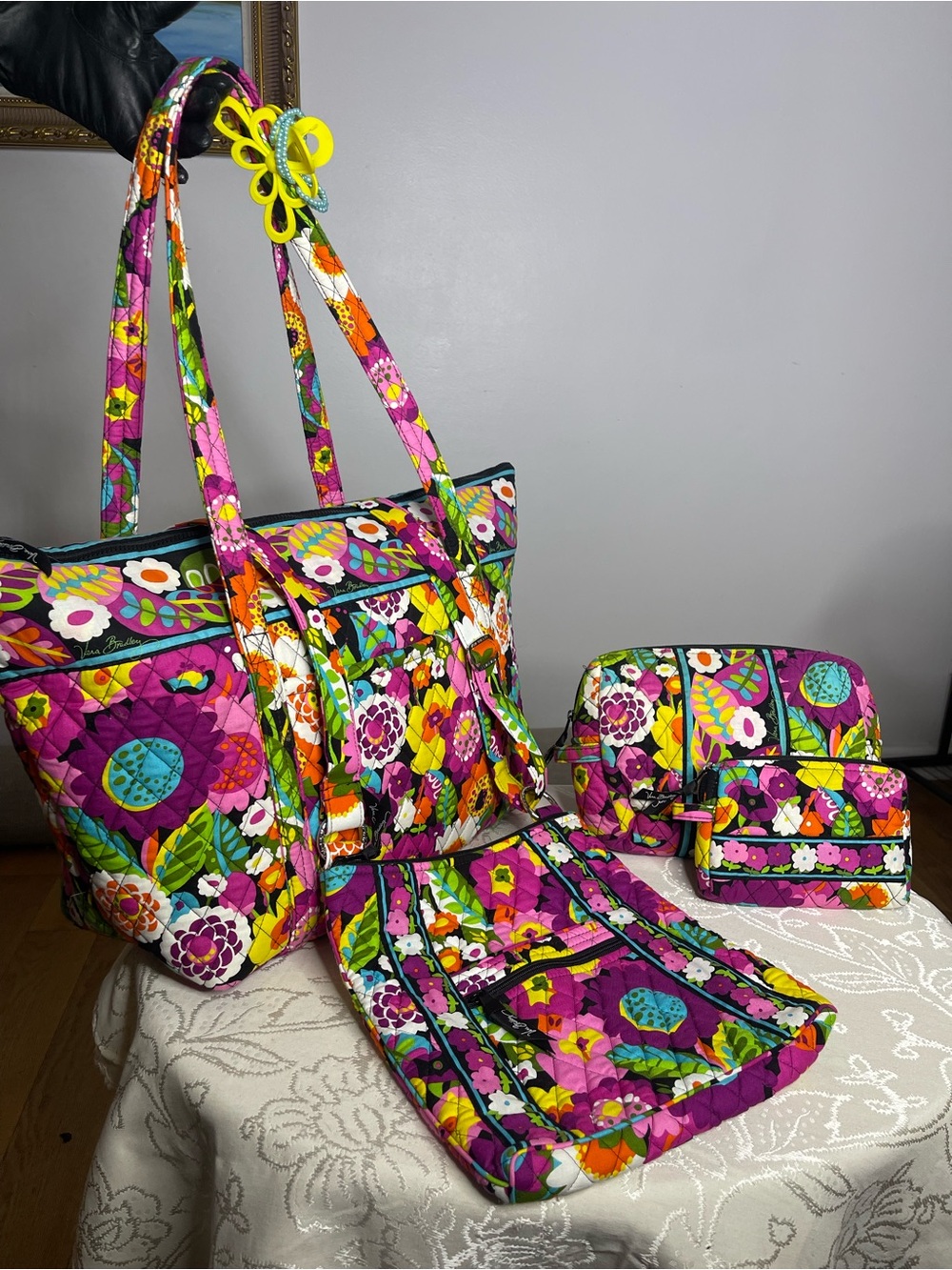 Vera Bradley 4-Piece  Va Va Bloom Floral  Cotton XL Tote Crossbody bag 2 Pouches - Picture 2 of 12